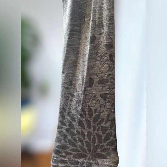 Lucy Tech Gray long sleeve shirt Size XS - Picture 12 of 13